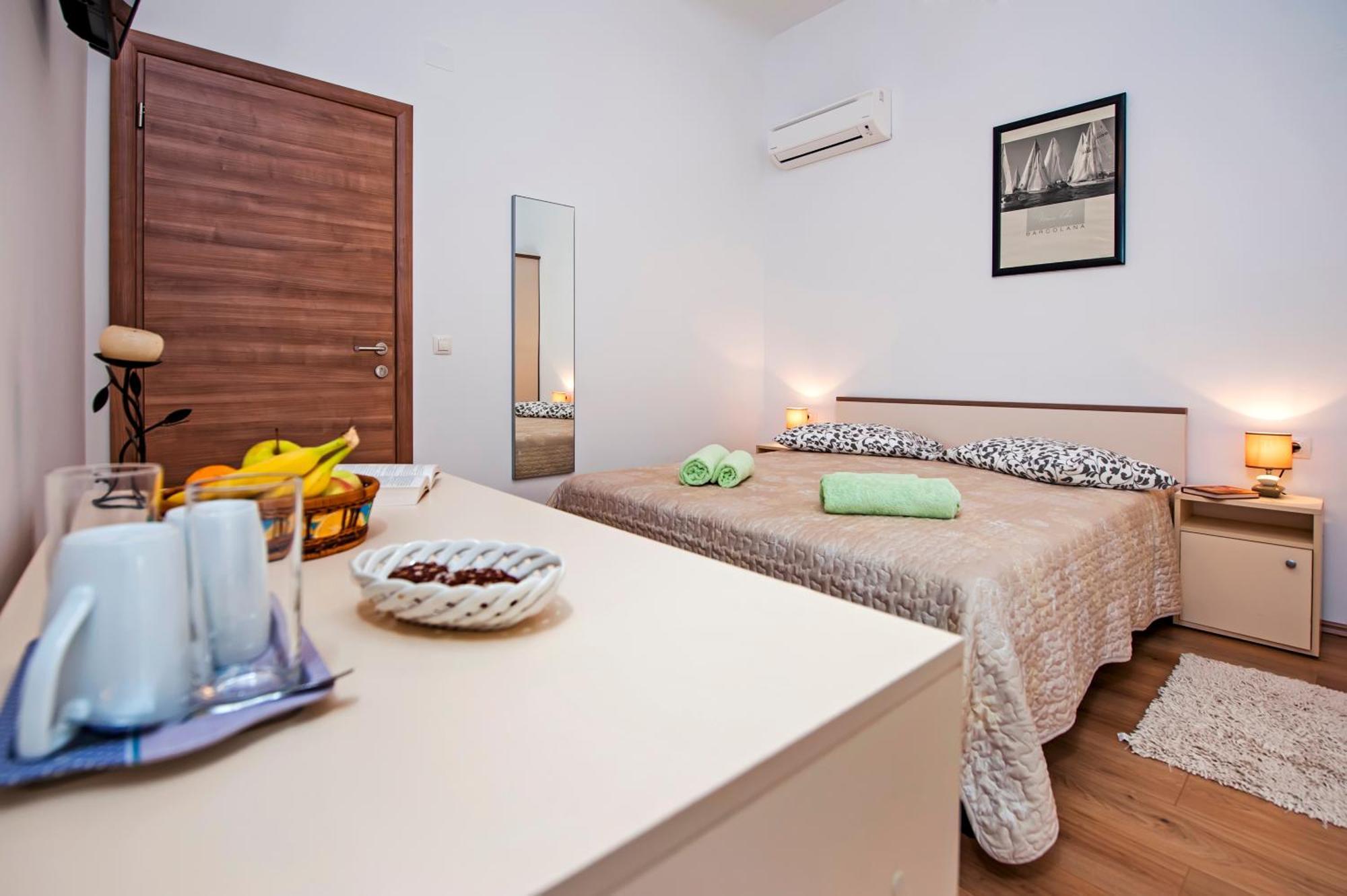 Apartments & Rooms Chiara روفينج الغرفة الصورة